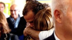El abrazo de Meloni con Luca Signorelli, el héroe de Módena.
