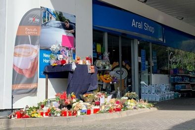 MDZol | Los ciudadanos han colocado flores en la estación de gasolina donde ocurrió el asesinato. Foto: REUTERS
