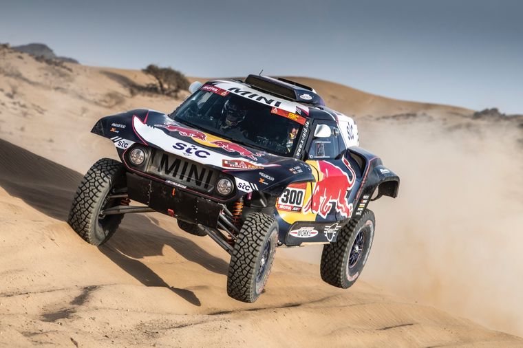 Carlos Sainz defiende la corona. Foto: Rally Dakar