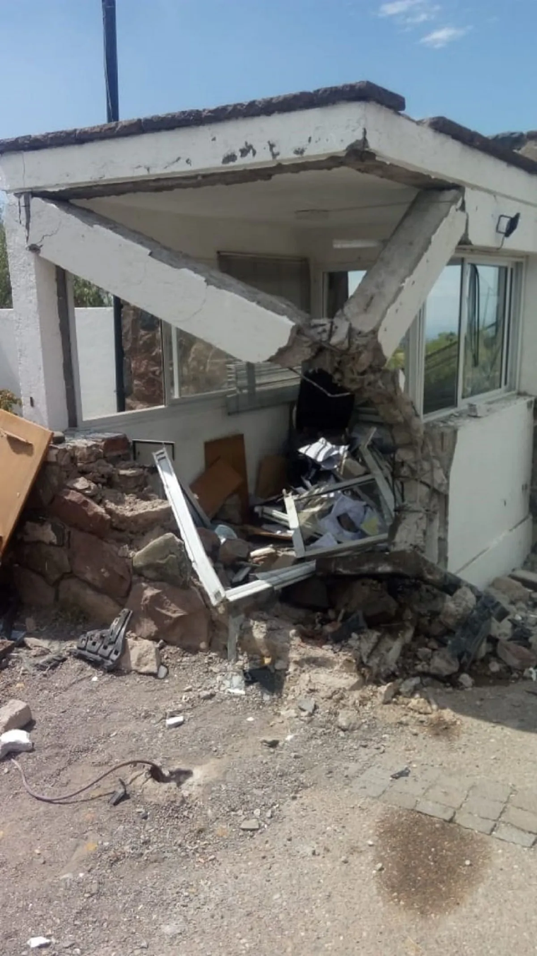 Así quedó la garita donde estaba la victima. Así quedó la garita donde estaba la victima.