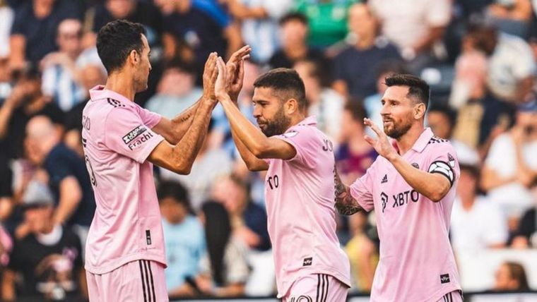 Messi y Jordi Alba no participarán del Juego de las Estrellas a pesar de haber sido convocados. Messi y Jordi Alba no participarán del Juego de las Estrellas a pesar de haber sido convocados.