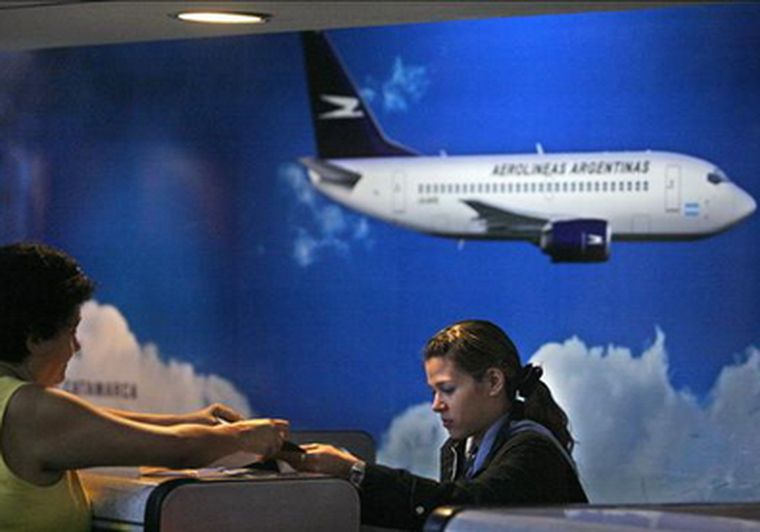 El Gobierno redobla las presiones contra el gremio que paraliza a Aerolíneas Argentinas. Foto: EFE