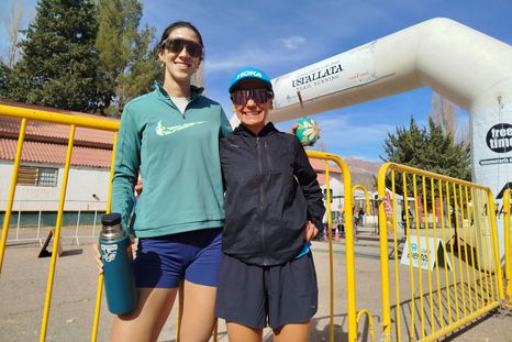 Sol Andreucetti y Ayelén Liberal, las campeonas corrieron juntas en Uspallata y ganaron. Foto Ulises Naranjo Sol Andreucetti y Ayelén Liberal, las campeonas corrieron juntas en Uspallata y ganaron. Foto Ulises Naranjo