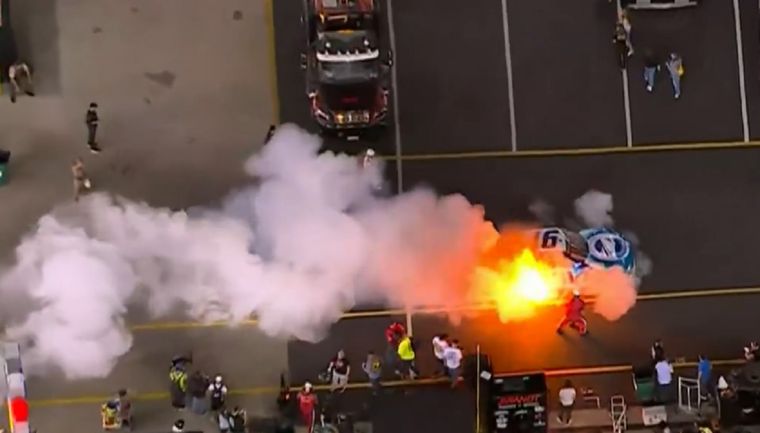 El fuego se desató tras una falla en plena competencia.
