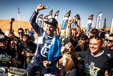 Luciano Benavides hace el 1 tras consagrarse en Marruecos. Foto: Rally Zone & ShakedownTeam Luciano Benavides hace el 1 tras consagrarse en Marruecos. Foto: Rally Zone & ShakedownTeam