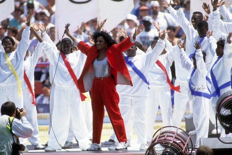 En USA 94, Diana Ross brilló con la interpretación del tema “I’m Coming Out”. Tambien se presentaron Darryl Hall of Hall & Oates y Jon Secada. En USA 94, Diana Ross brilló con la interpretación del tema “I’m Coming Out”. Tambien se presentaron Darryl Hall of Hall & Oates y Jon Secada.