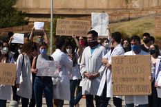 Los médicos residentes de Mendoza pasarán a ser especialistas y, en consecuencia, a percibir un mejor salario Foto: ALF PONCE MERCADO / MDZ Los médicos residentes de Mendoza pasarán a ser especialistas y, en consecuencia, a percibir un mejor salario Foto: ALF PONCE MERCADO / MDZ