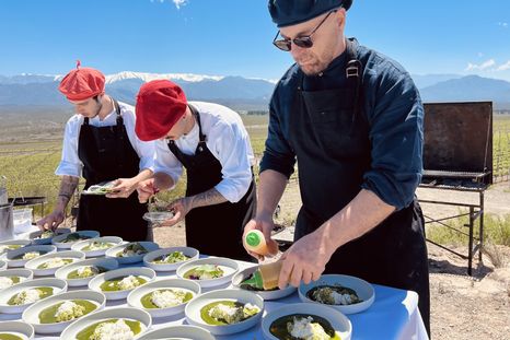 Germán Martitegui inauguró los almuerzos de Proyecto Tierra en el Valle de Pedernal. Foto: Juan Cruz Pinto