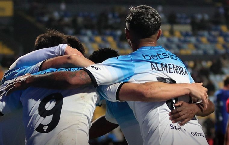 Racing quiere asegurar el pase ante Huachipato. Foto: Racing Club
