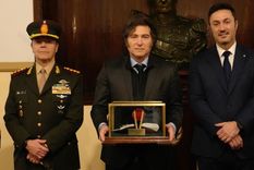 El designado Carlos Presti junto a Milei y Petri.&nbsp;