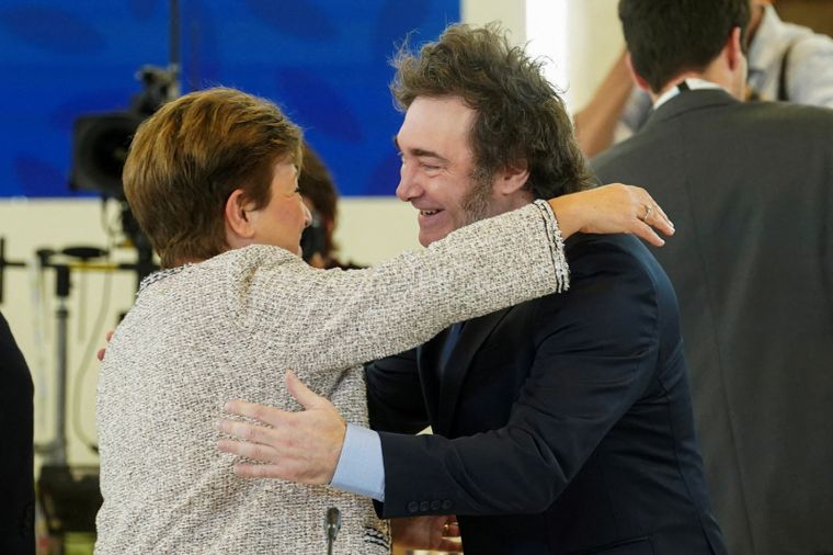 Javier Milei y la titular del FMI Kristalina Georgieva.