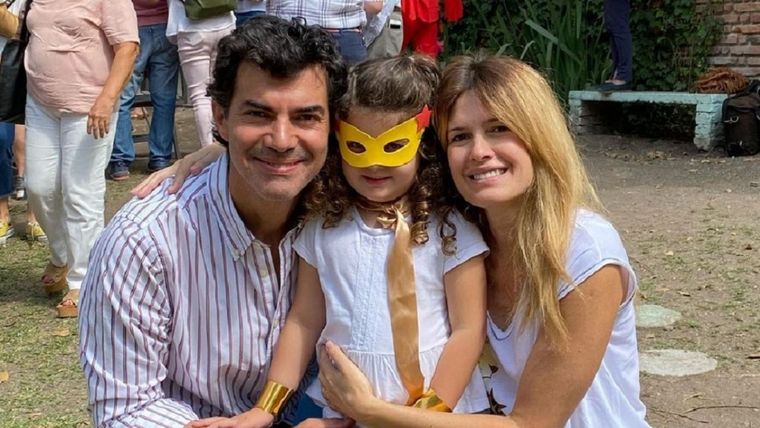 Aquí la pareja junto a su primera hija.