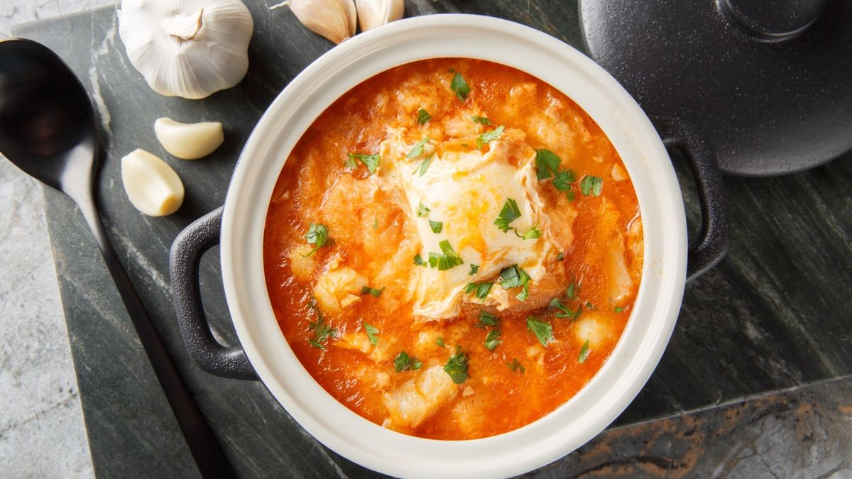 Descubre la auténtica receta de sopa de ajo española