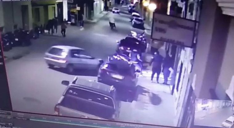 El hecho quedó registrado por cámaras de seguridad
