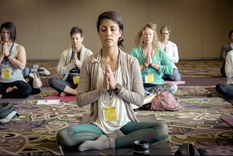 La meditación es una terapia alternativa que la puede hacer uno mismo o puede ser guiada, es sanadora y relajante. Foto: Shutterstock