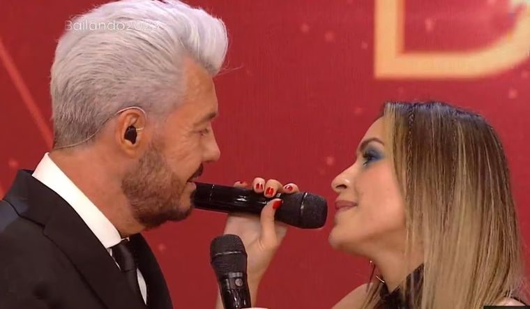 Marcelo Tinelli y Millet Figueroa coquetean en el Bailando 2023. Foto: Captura de Pantalla