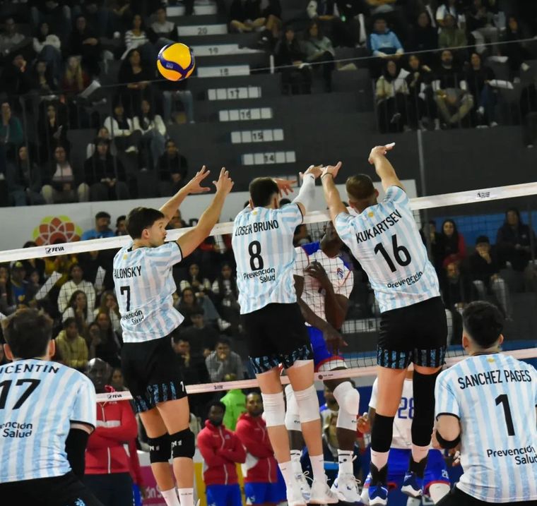 Con Agustín Loser como capitán, Argentina se estrena en la Liga de las Naciones. Con Agustín Loser como capitán, Argentina se estrena en la Liga de las Naciones.