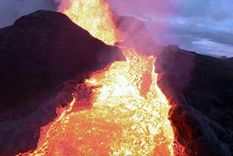 Ríos de lava fluyen desde el volcán de Fagradalsfjall. Península de Reykjanes, Islandia. 24 de mayo de 2021. Foto: Joey Helms / Reuters