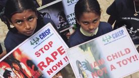 En India, las niñas y mujeres viven a diario el horror ante la falta de derechos básicos. Foto Efe