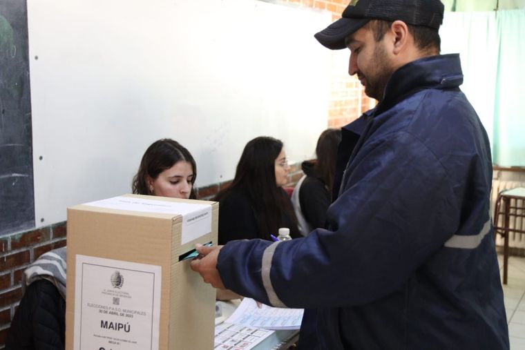 Para estas elecciones se disuelve el cuarto oscuro, ya que las urnas están dentro de los cursos al igual que las autoridades de mesa Foto: Santiago Tagua/MDZ