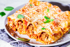 Canelones de carne y salsa de tomate al estilo italiano Foto: Shutterstock