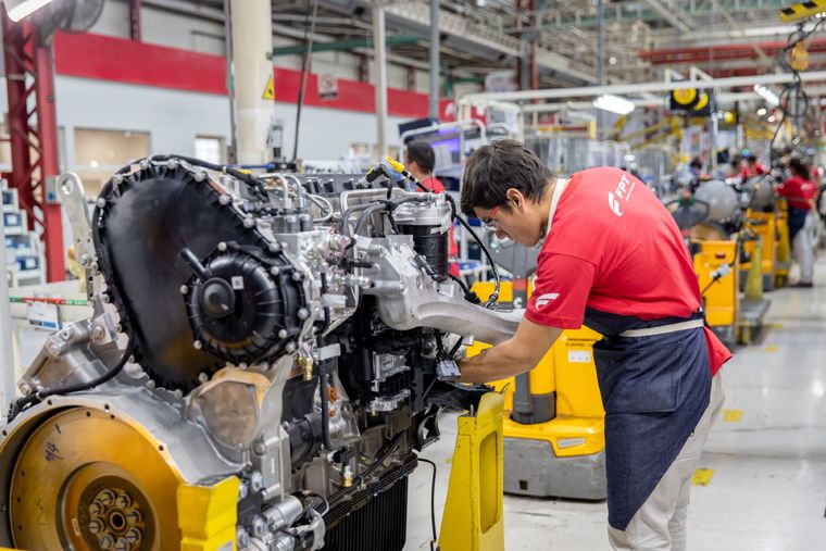 Los jóvenes creen que la industria podría salvar a la economía del país Foto: Télam