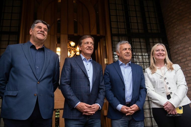 Suarez y Abed entregarán el mando a Cornejo y Casado Foto: Gobierno