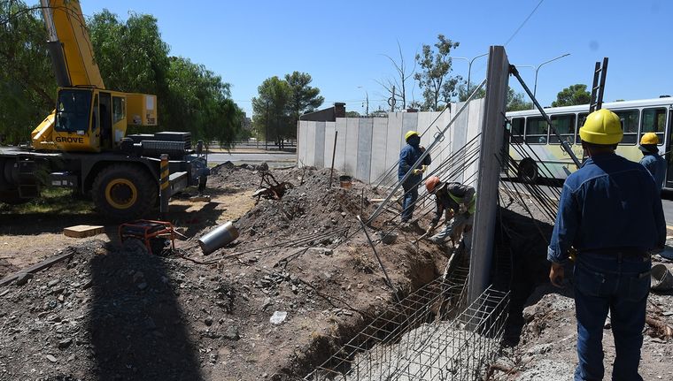 El muro no tiene habilitación municipal ni del Gobierno de Mendoza. Foto: ALF PONCE MERCADO / MDZ