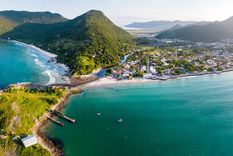 El robo tuvo lugar en el estacionamiento público de Praia Brava. El robo tuvo lugar en el estacionamiento público de Praia Brava.