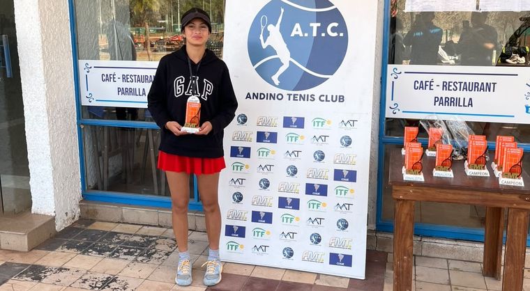 Juana Torres cayó en las finales de singles y dobles, pero mostró un gran nivel frente a rivales de jerarquía y ahora apunta al Nacional de Córdoba.