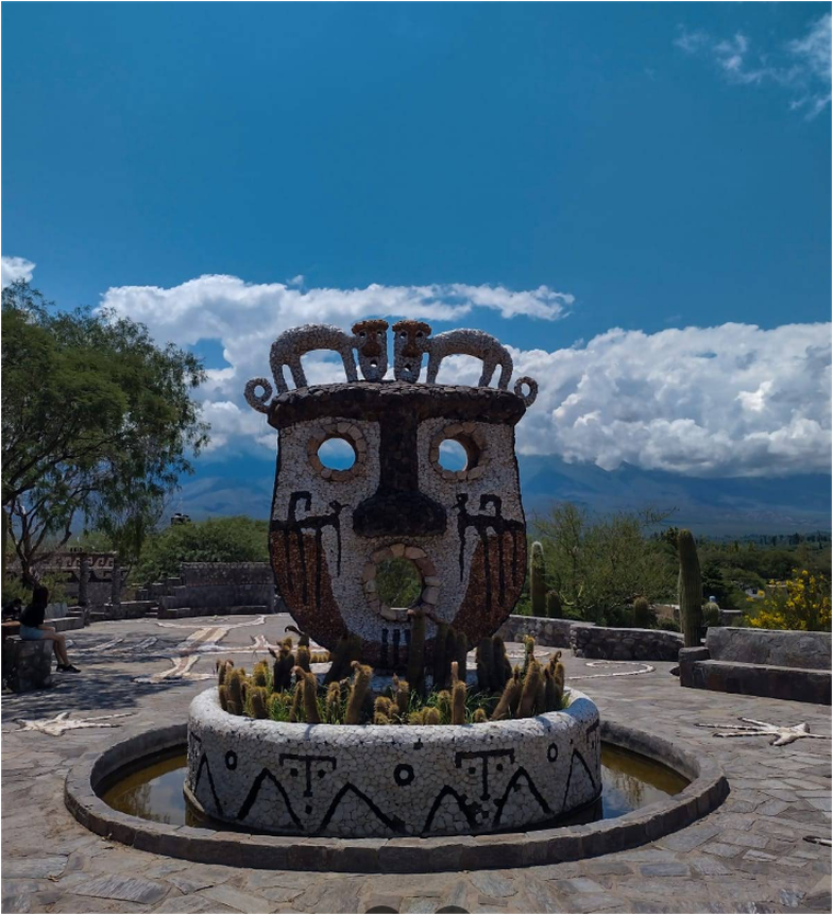 Los cerros, los cardones y las tradiciones hacen de este pueblo uno de los puntos más singulares de Tucumán. Los cerros, los cardones y las tradiciones hacen de este pueblo uno de los puntos más singulares de Tucumán.