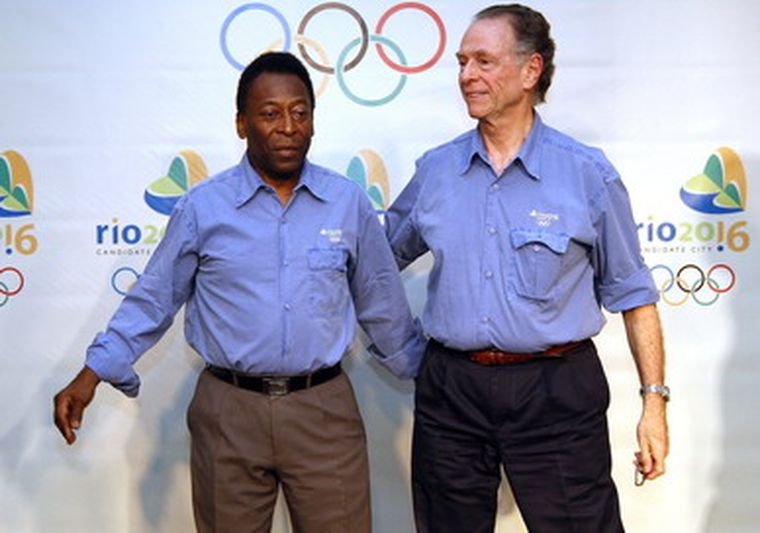 Pelé y el presidente del Comité Olímpico Brasileño, Carlos Arthur Nuzman. Foto: EFE