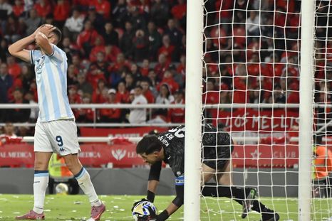 Maravilla Martínez ejecutó se lamenta por otra clarísima situación desperdiciada durante el clásico de Avellaneda.