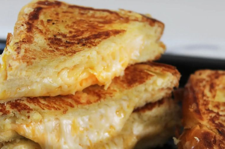 Sándwich vegano Sándwich vegano con queso fundido Foto: Horno Mx (hornomx.com)