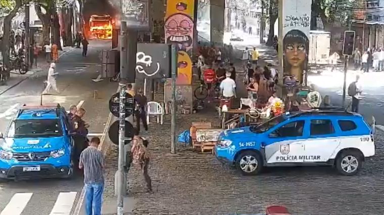 La ciudad de Río de Janeiro se vio consumida en el caos. Ya se registraron al menos 8 muertos.