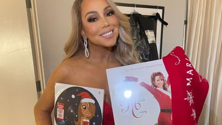 Mariah Carey celebra un nuevo año de éxito rotundo con su clásico Mariah Carey celebra un nuevo año de éxito rotundo con su clásico