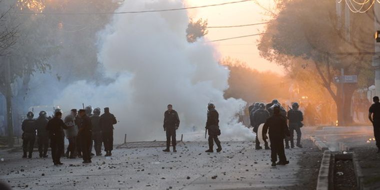 Hay 26 aprehendidos y 15 policías lesionados, según Caleri. Foto: Pachy Reynoso / MDZ