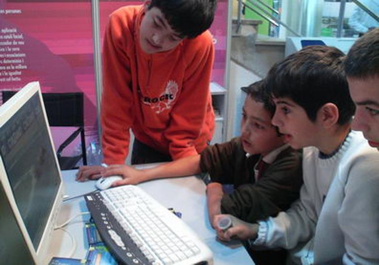 Las barreras del idioma no permite a mucha geste aprovechar la totalidad de los contenidos en la red Foto: web