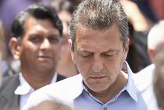 Empresas importadoras reclaman la devolución de los anticipos de IVA y Ganancias que cobró la AFIP desde el 2023, durante la gestión de Massa. Foto: EFE
