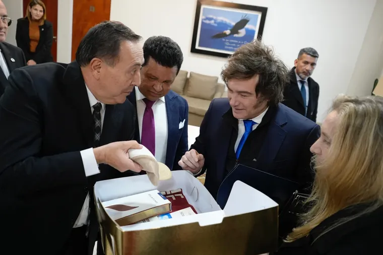 Jorge Ledesma con Javier Milei y su hermana Karina. Foto: Agencia Noticias Argentinas