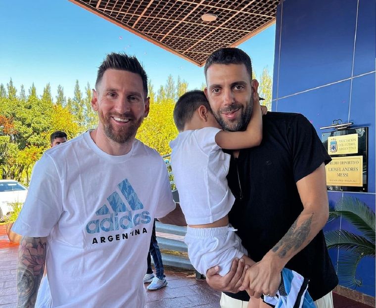 El hijo de Ailén Bechara no quiso sacarse una foto con Lionel Messi y se volvió viral en las redes. Foto: Instagram @ailen_bechara