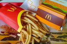 En Argentina el Big Mac, medido en dólares, está subvaluado en relación a Estados Unidos y otros países del mundo. Foto: Shutterstock