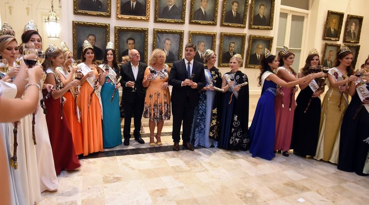 Mario Abed recibió a las reinas vendimiales en la legislatura. Foto: ALF PONCE / MDZ