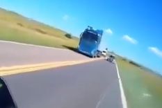Afortunadamente, el motociclista no resultó herido.  Foto: Captura de video