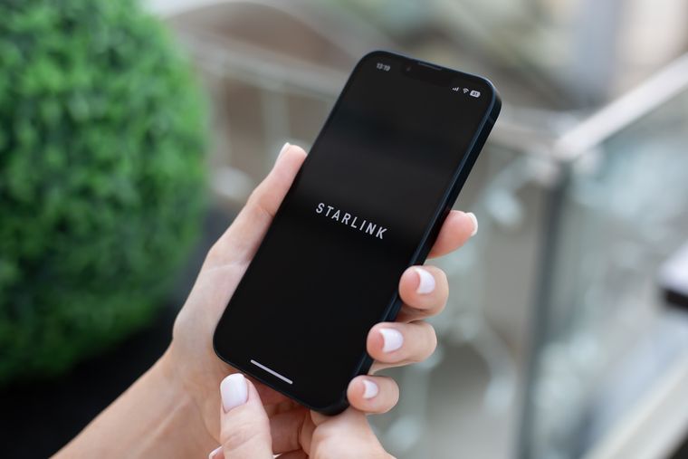 En EE. UU., Starlink redujo los precios de su kit de hardware y planes mensuales de internet satelital en zonas con baja demanda. En EE. UU., Starlink redujo los precios de su kit de hardware y planes mensuales de internet satelital en zonas con baja demanda.