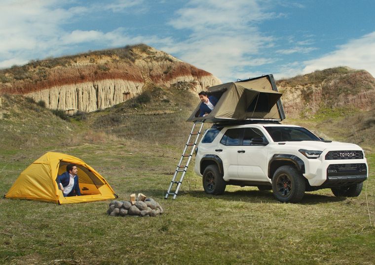 La nueva campaña busca mostrar la esencia aventurera que Toyota le imprimió a su SUV.