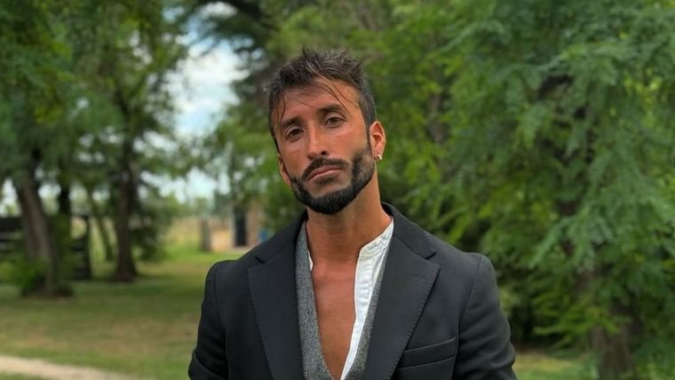 El letrado es tendencia en los programas de espectáculo tras un fuerte clip que no se conocía hasta el momento. Foto: Instagram @_robertocastillo__