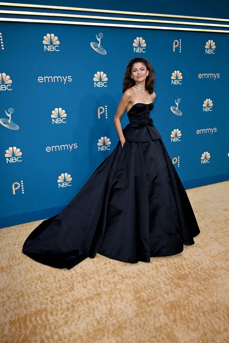 Zendaya, llegando a los Emmy. No te pierdas la galería de fotos, al final de la nota.