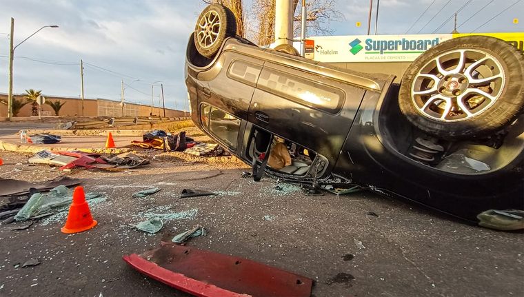 El impactante vuelco tras el accidente Foto: Emilce Vargas Ferrara
