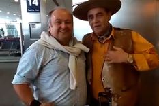 El Chaqueño Palavecino grabó un video junto a Abelardo Usandivaras. El Chaqueño Palavecino grabó un video junto a Abelardo Usandivaras.
